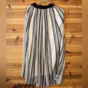 White House black market floor length skirt with pockets.